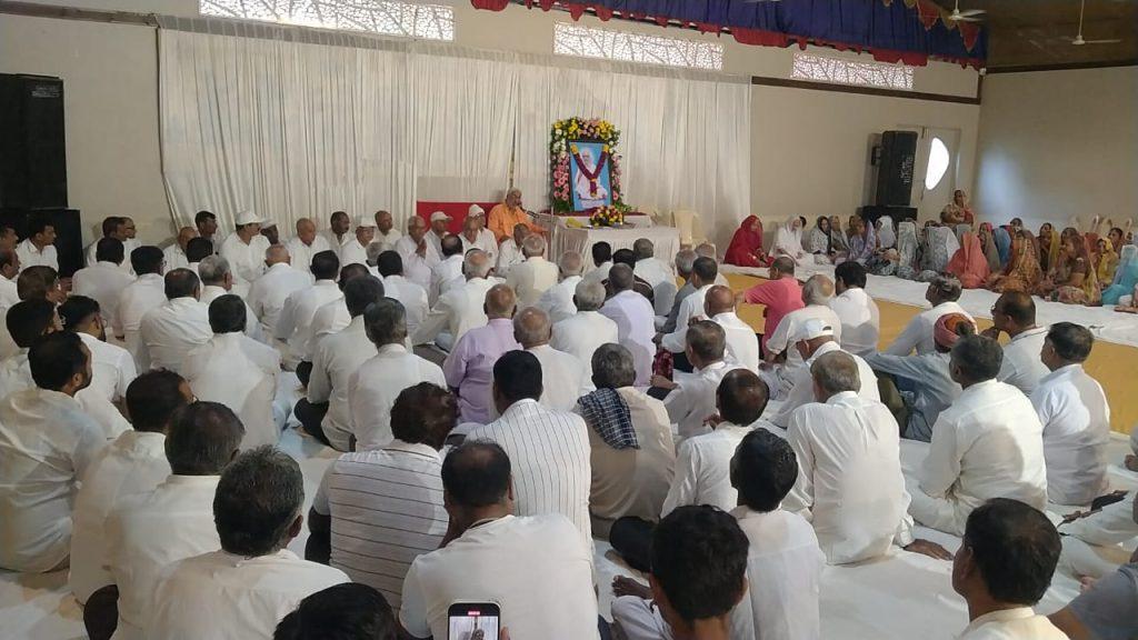 A prayer meeting of Mahant P. Dharmadas Bapu was held at Bandhan Party Plot, Sihore