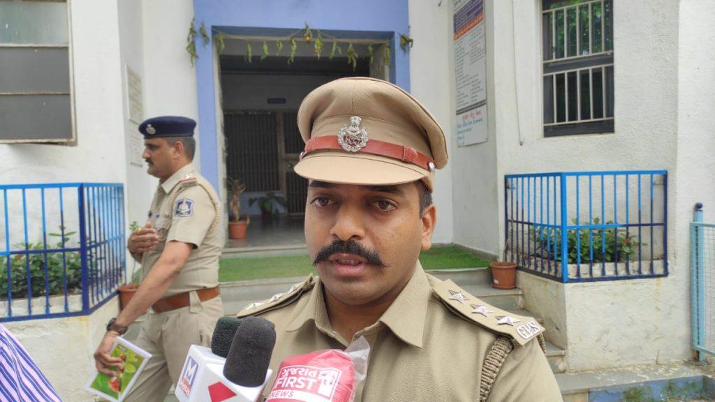 sihor-angadia-employees-robbed-at-gunpoint-estimated-to-have-been-robbed-of-rs-1-crore-cash-including-diamonds