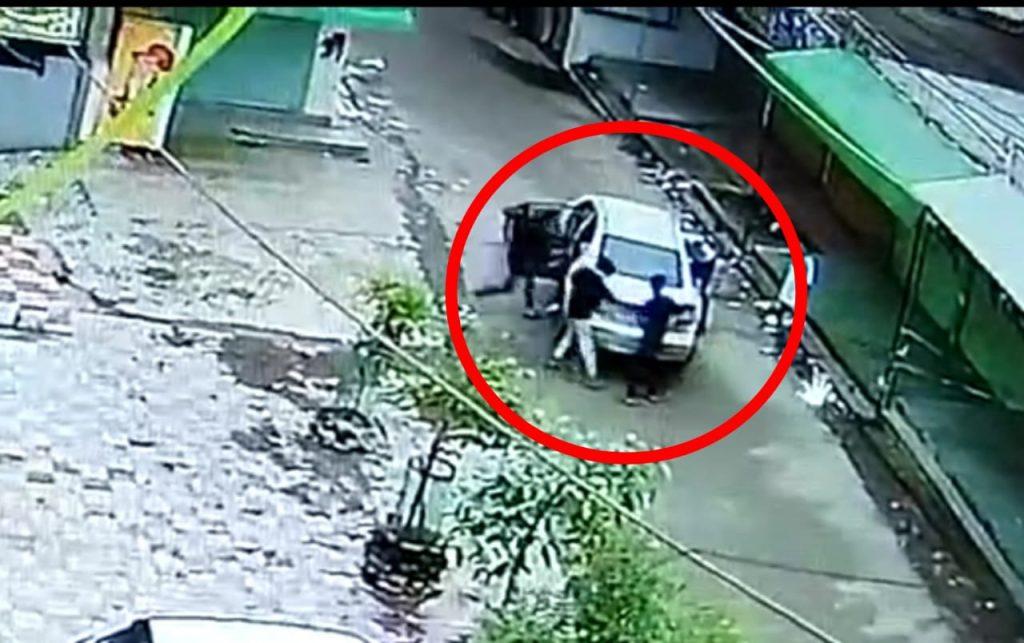 sihor-angadia-employees-robbed-at-gunpoint-estimated-to-have-been-robbed-of-rs-1-crore-cash-including-diamonds