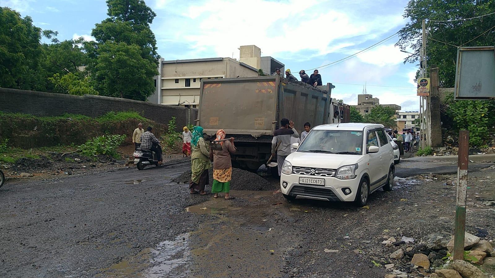 pedestrian-trahimam-from-potholes-on-main-roads-of-sihore-city-division