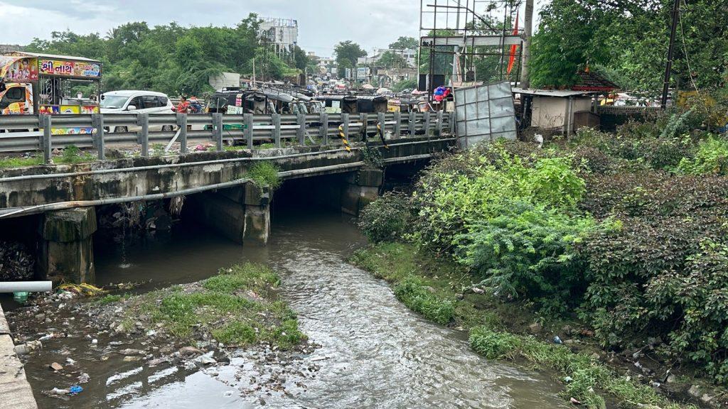 gautami-river-needs-to-be-cleaned-on-a-war-footing-before-the-gautama-lake-in-sihore-gets-flooded