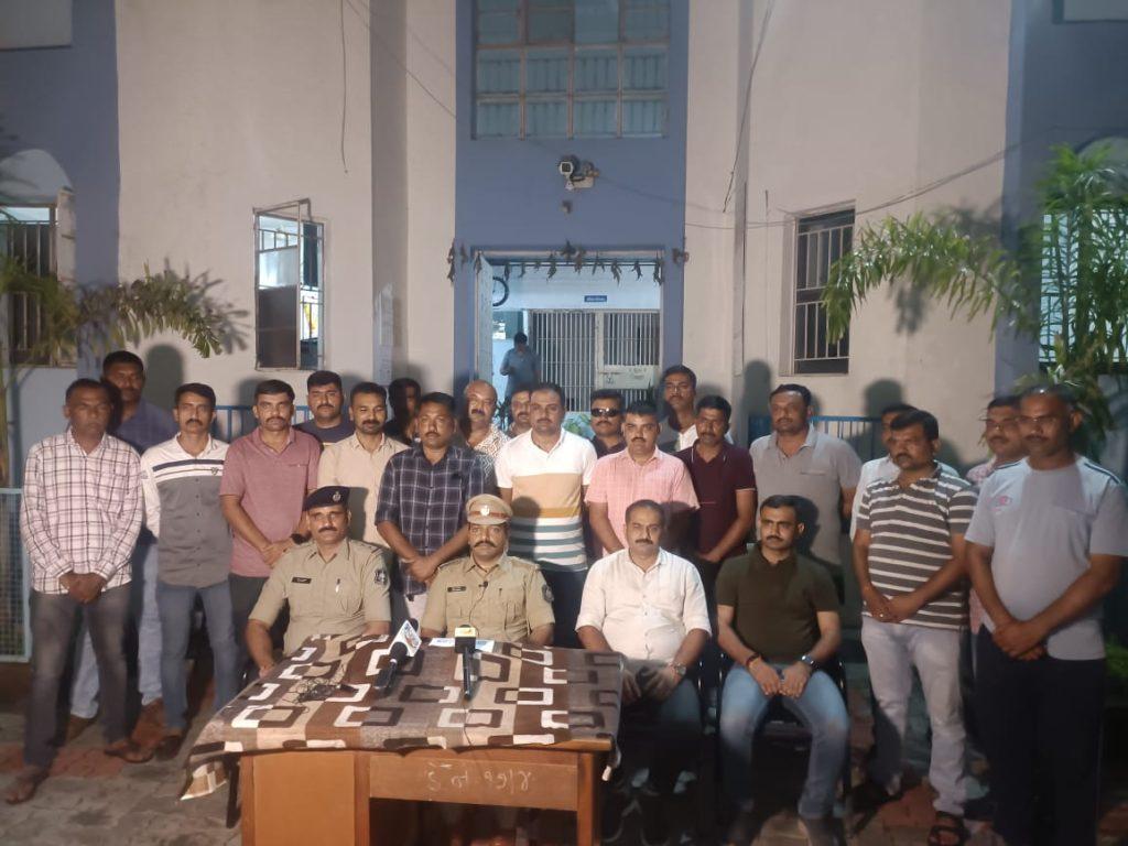 sihor-the-accused-in-the-robbery-of-one-crore-was-disinherited-in-the-hills-thus-caught