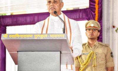 prize-distribution-program-held-at-swaminarayan-gurukul-bhavnagar-governor-acharya-devvratji-attended