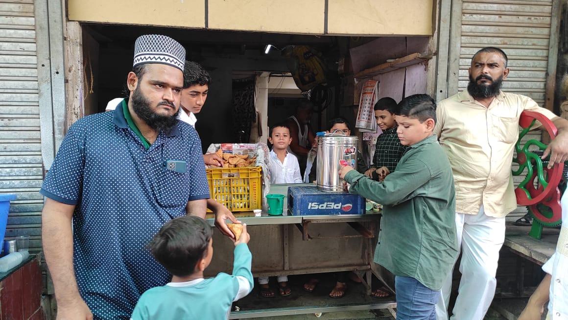 Nyaz was distributed by various committees in the main bazaar on the occasion of Tajiya Zulus in Sihore town