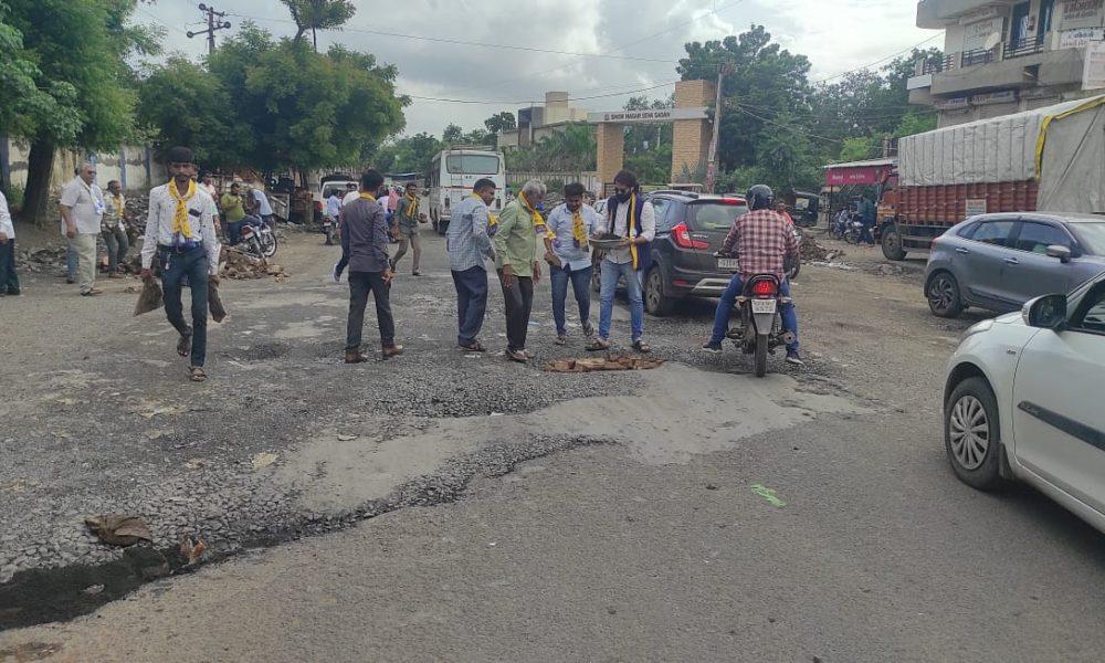 The officials of the system became Dhritarashtra on the question of the very rough roads of Sihore; Brijraj Solanki