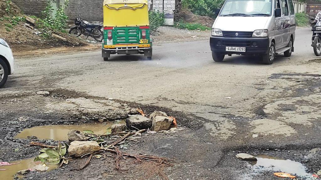 Sinhapur city, Sihore turned into a pit city: devastated by puddles everywhere