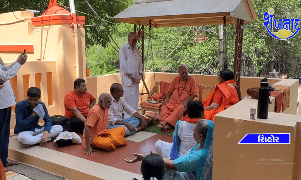 guru-vandana-of-parampujay-swarupanandjis-pawan-nishrama-gurupurnima-at-sihore-legendary-gautamasha-temple