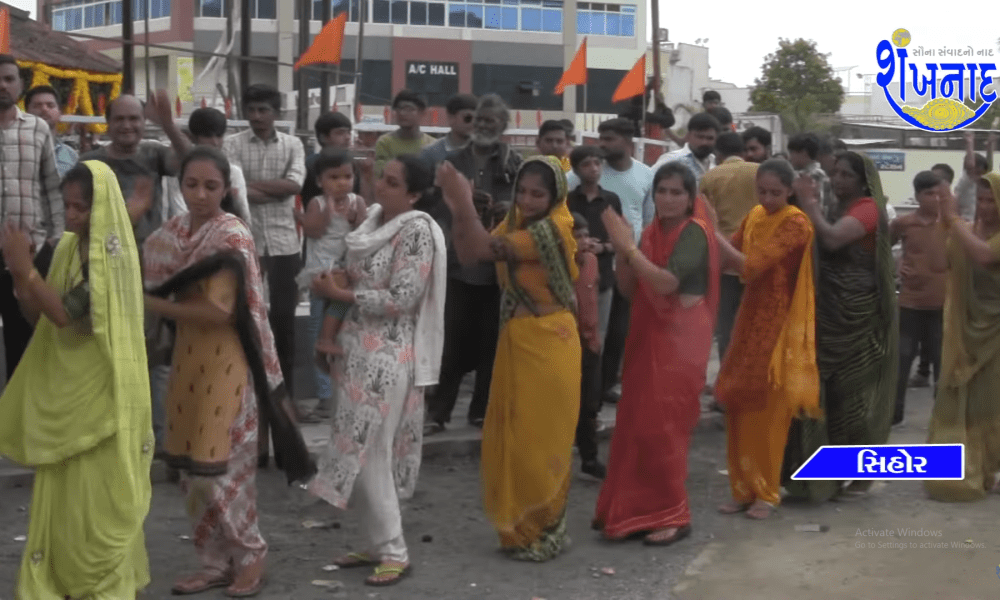 Gurupurnima is celebrated at Bajrangdas Bapa's Madhuli at Tana Chowkdi in Sihore.