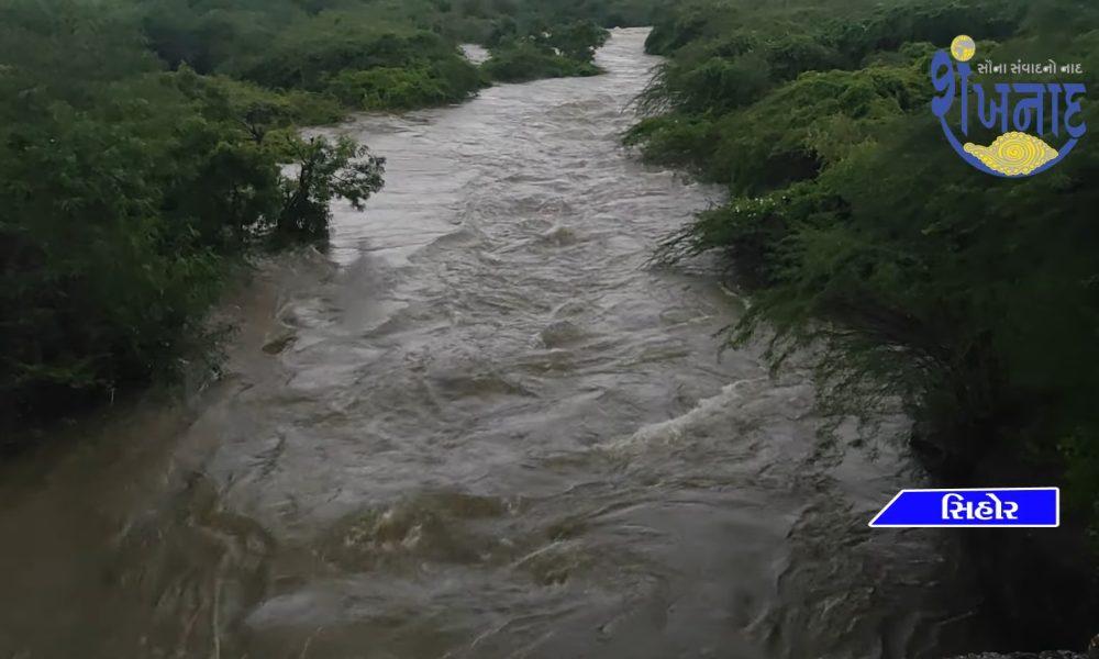 Gautameshwar lake in Sihore overflowed for the first time after two years, water again overflowed on the highway