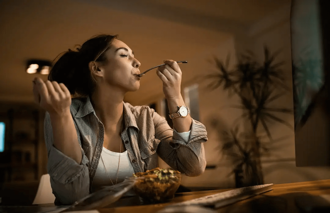 Woman who likes to eat mud, not ice cream, spends up to 3.5 lakh rupees, got the habit during pregnancy