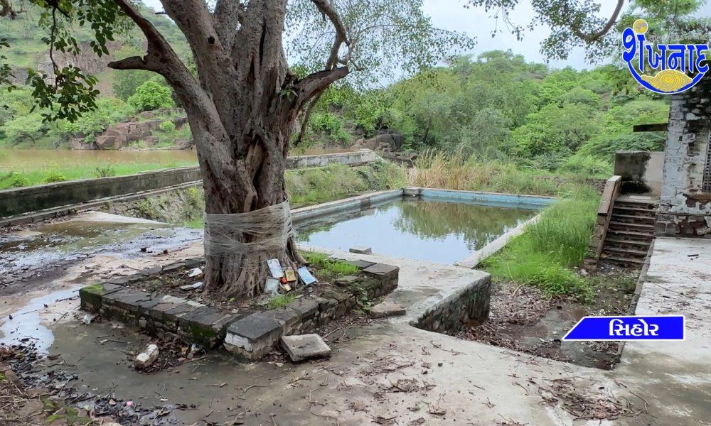 Gautama Kund bathing in the sacred month of Purushottam is another month, so it is necessary to clean Gautama Kund at the earliest.