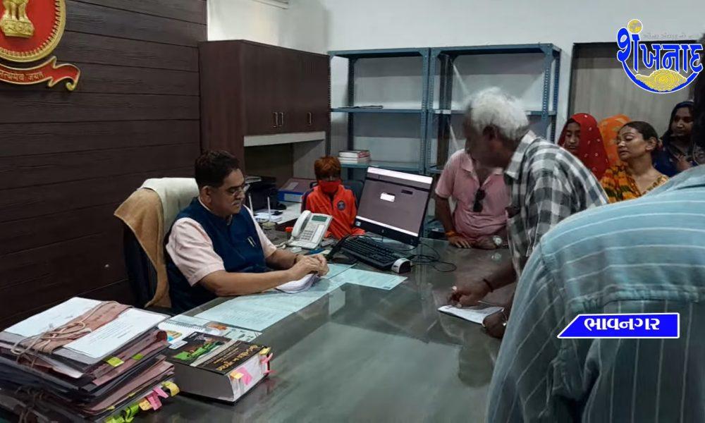 In the case of Bhavnagar murder, the family should present.