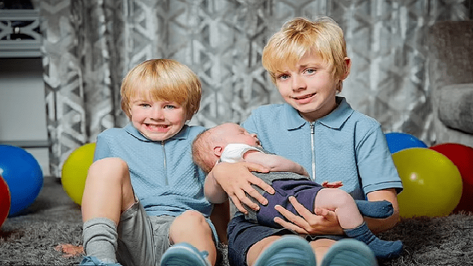 All three children of this woman are rainbow babies, birthdays fall on the same day!