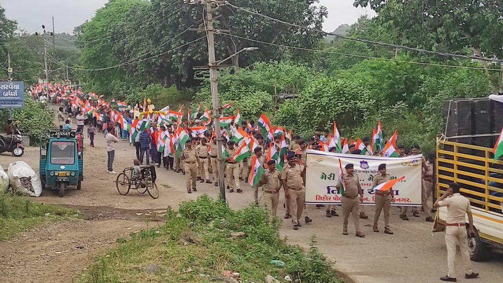 Tiranga havao se nahi, lakin viro ki sanso se laheratan hai