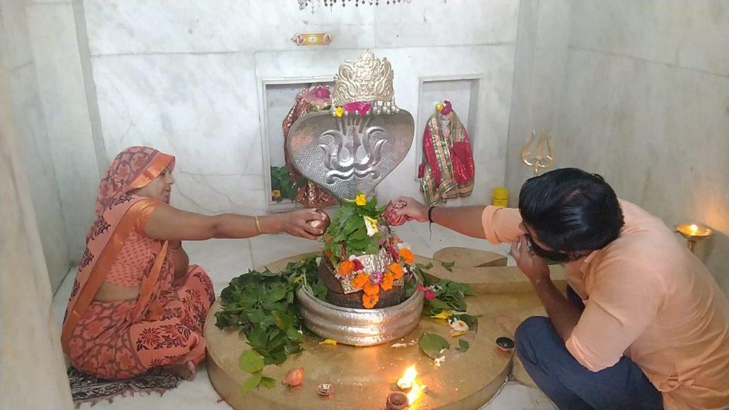 On the first Monday of the holy month of Shravan in Chhoti Kashi's Shivalayas, the sound of Har Har Mahadev resounded: Queues of pilgrims everywhere.