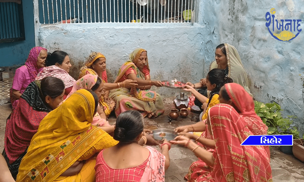 On the occasion of Parsottam month, Poojan was performed by the sisters.