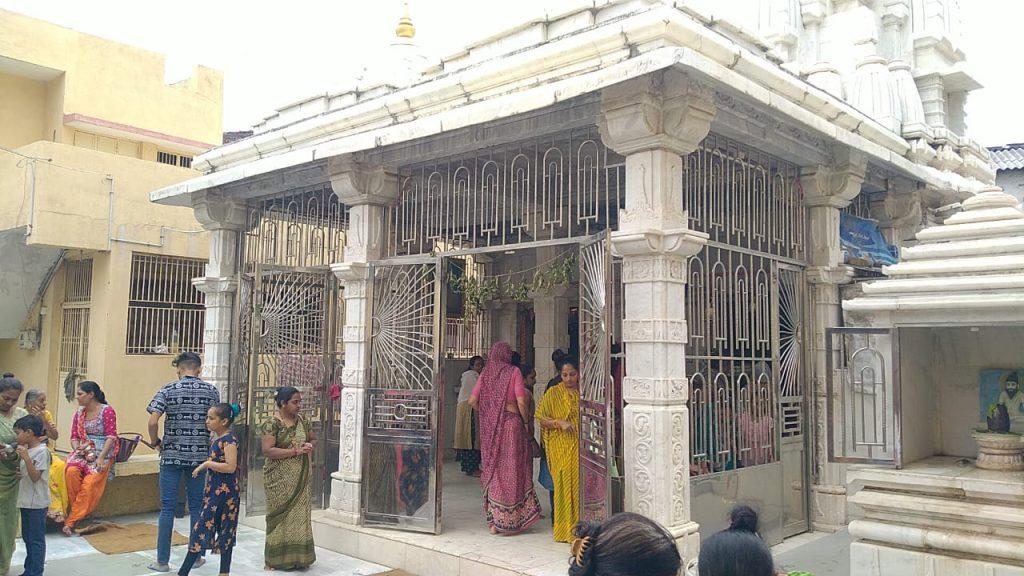 On the first Monday of the holy month of Shravan in Chhoti Kashi's Shivalayas, the sound of Har Har Mahadev resounded: Queues of pilgrims everywhere.