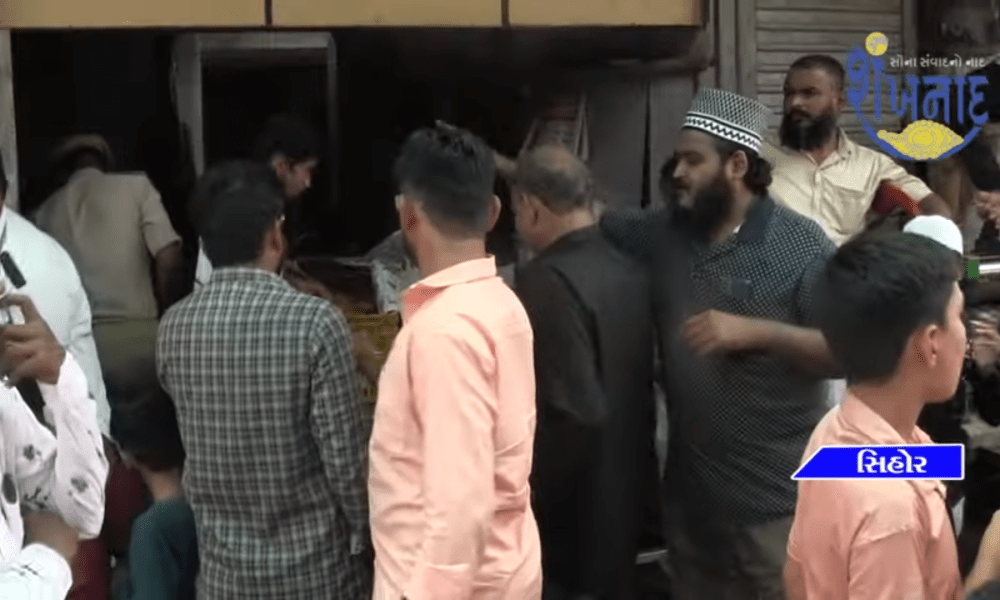 The Muslim community went on the streets at the end of Muharram