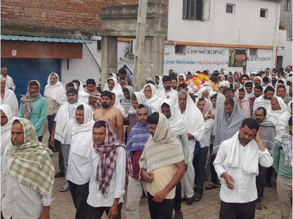 Tragic scenes - Bhavnagar erupted in the funeral procession of the dead - heart-wrenching cries of family members