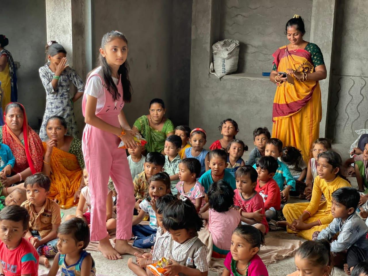 Sihore's political leader Hitesh Maluka's beloved daughter Mahi's birthday was celebrated with Anganwadi children.