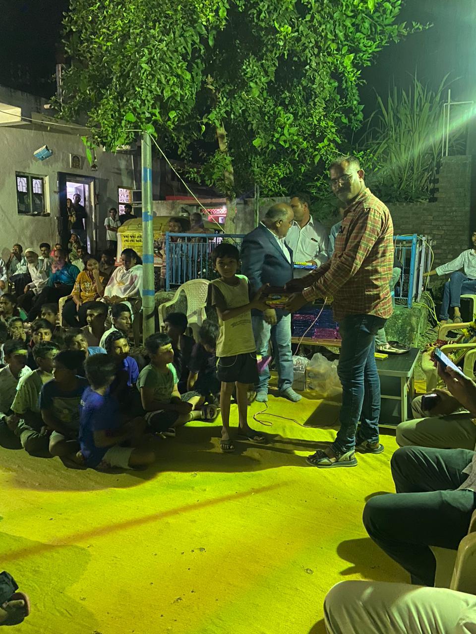 Unique Celebration of Independence Day by Sihore Rashtriya Dalit Adhikar Manch - Book distribution to needy students