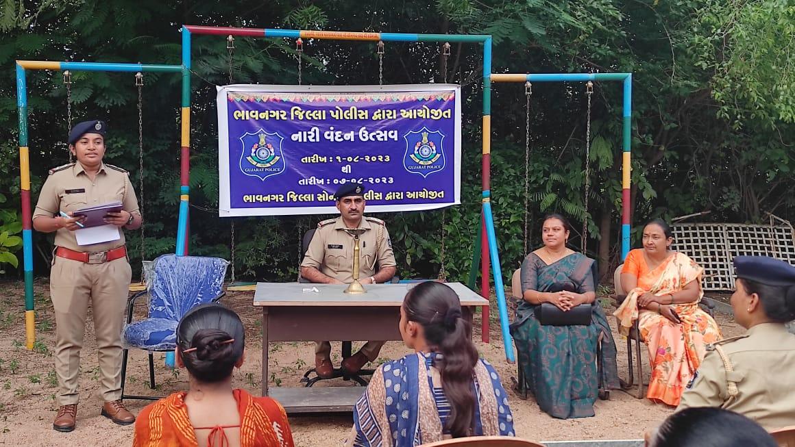 On the occasion of Nari Vandan Utsav, a legal seminar as well as an honor program was held at Songarh Police Station
