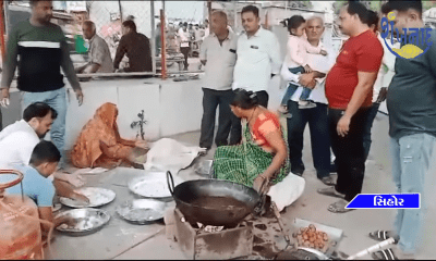 Madhunli near Sihore Tana Chowkdi distribution of Farali Kachori at concessional rate.