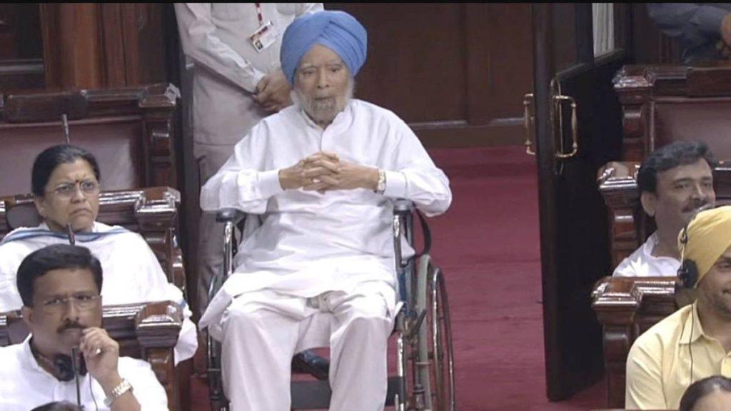 War of words between Congress-BJP over ex-PM Manmohan Singh reaching parliament in a wheelchair, what did AAP say?