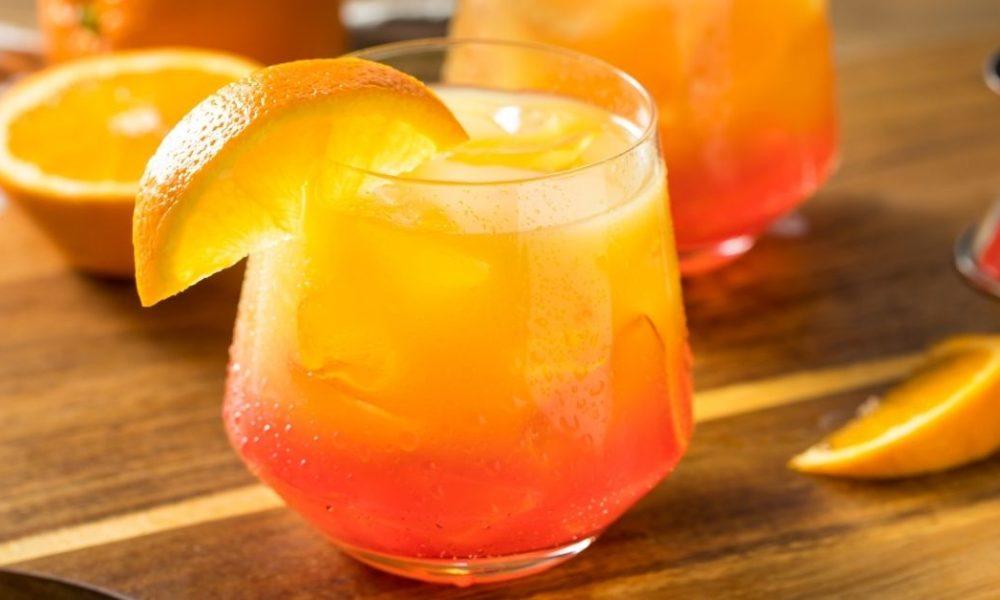 If you want to cool off in summer, make an orange and lemon mocktail at home