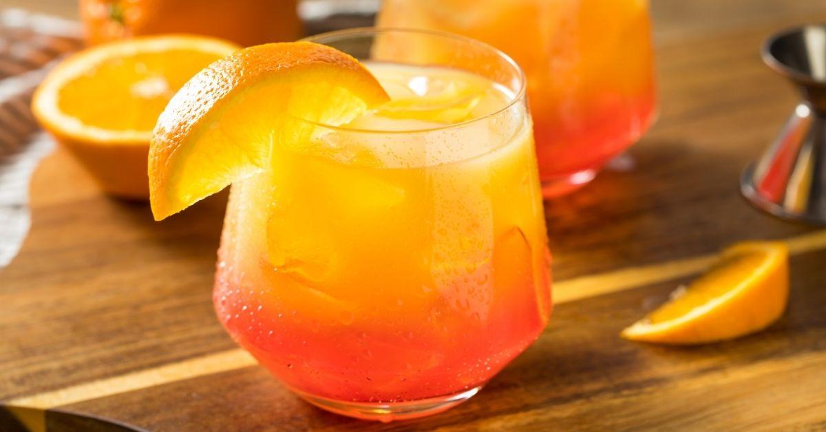 If you want to cool off in summer, make an orange and lemon mocktail at home