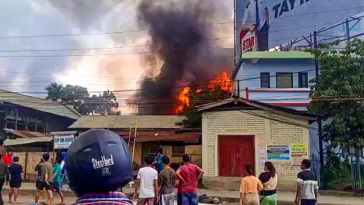 Violence erupts again in Manipur, three killed; Miscreants set fire to several houses