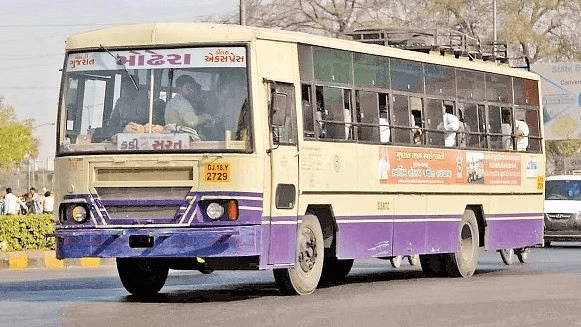 a-strange-incident-happened-in-gujarat-the-conductor-cut-the-ticket-for-using-a-laptop-in-the-bus-know-the-whole-case