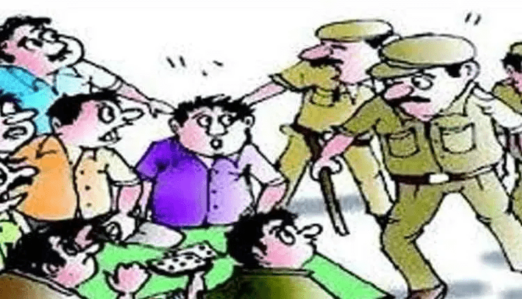 sehore-police-nabbed-six-persons-who-were-gambling-on-the-loss-of-tinpatti-in-public-in-bhojpara