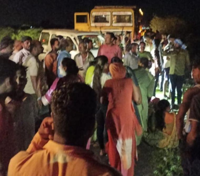 umrala-a-luxury-bus-full-of-passengers-going-to-surat-overturned