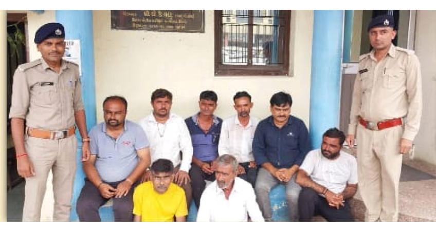 newly-appointed-sps-raid-in-bhavnagar-28-accused-arrested-in-4-hours-in-a-single-night