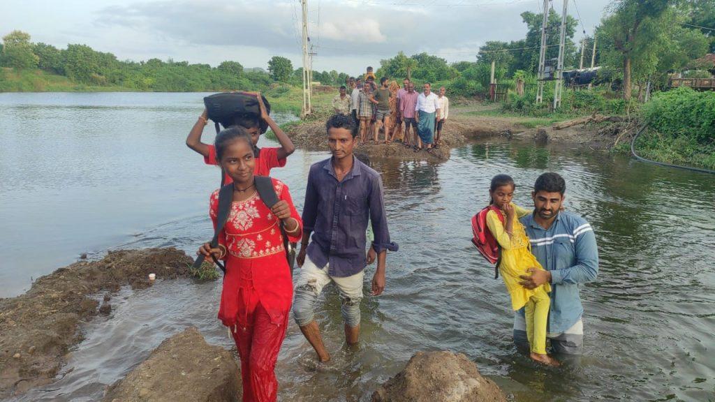 causeway-washed-away-at-usrad-village-in-sihore-people-forced-to-wade-through-water