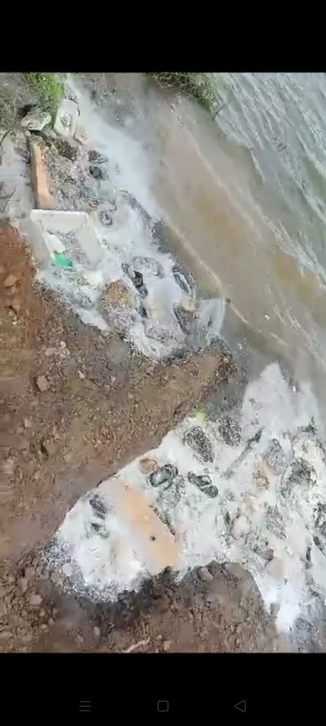 chemical-waste-dumped-in-nawagam-lake-near-sihore-bhavnagar-a-major-health-hazard