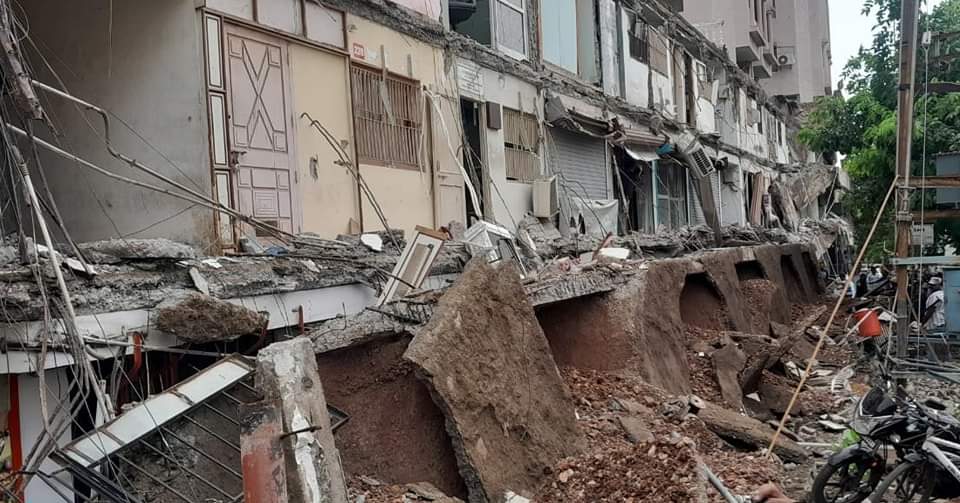 Shaktisingh raised questions about the collapse of a dilapidated building in Bhavnagar, saying that the authorities cannot escape responsibility by just issuing a notice.