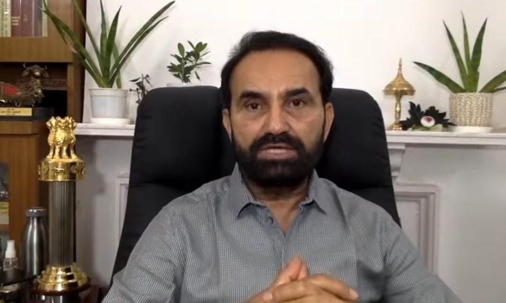 Shaktisingh raised questions about the collapse of a dilapidated building in Bhavnagar, saying that the authorities cannot escape responsibility by just issuing a notice.