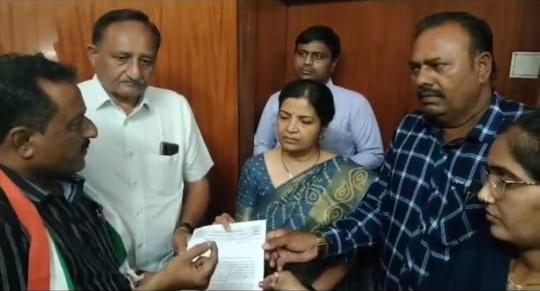 A complaint was sent by the Congress to the Commissioner regarding the Bhavnagar Madhavhil accident