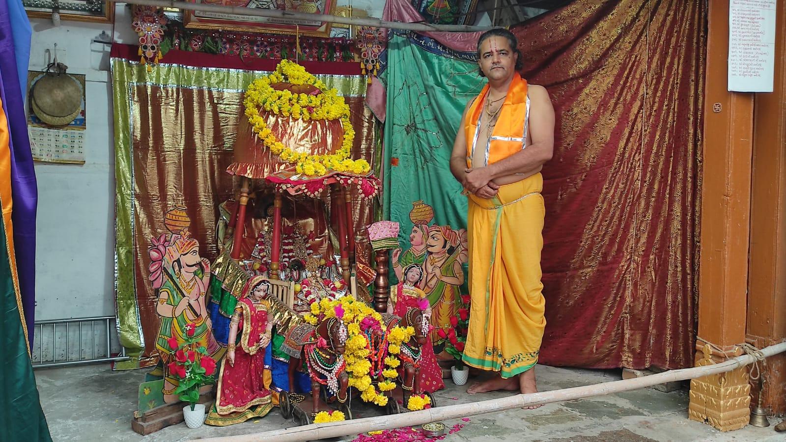 grand-rath-yatra-festival-celebrated-at-gopallal-temple-in-sihore-vaishnavas-thronged-to-see