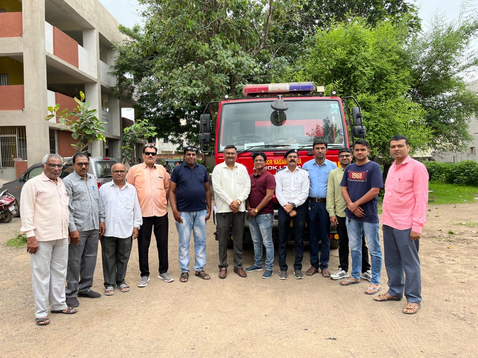 safety-training-was-given-to-teachers-and-students-by-sihore-municipal-fire-department