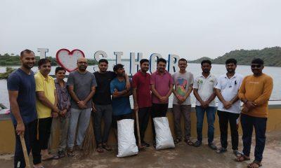 cleaning-campaign-by-pawan-foundation-at-gautameshwar-lake-sihore