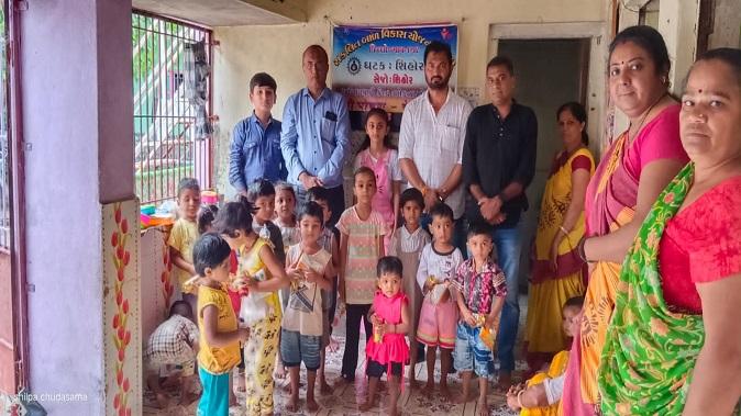 Sihore's political leader Hitesh Maluka's beloved daughter Mahi's birthday was celebrated with Anganwadi children.