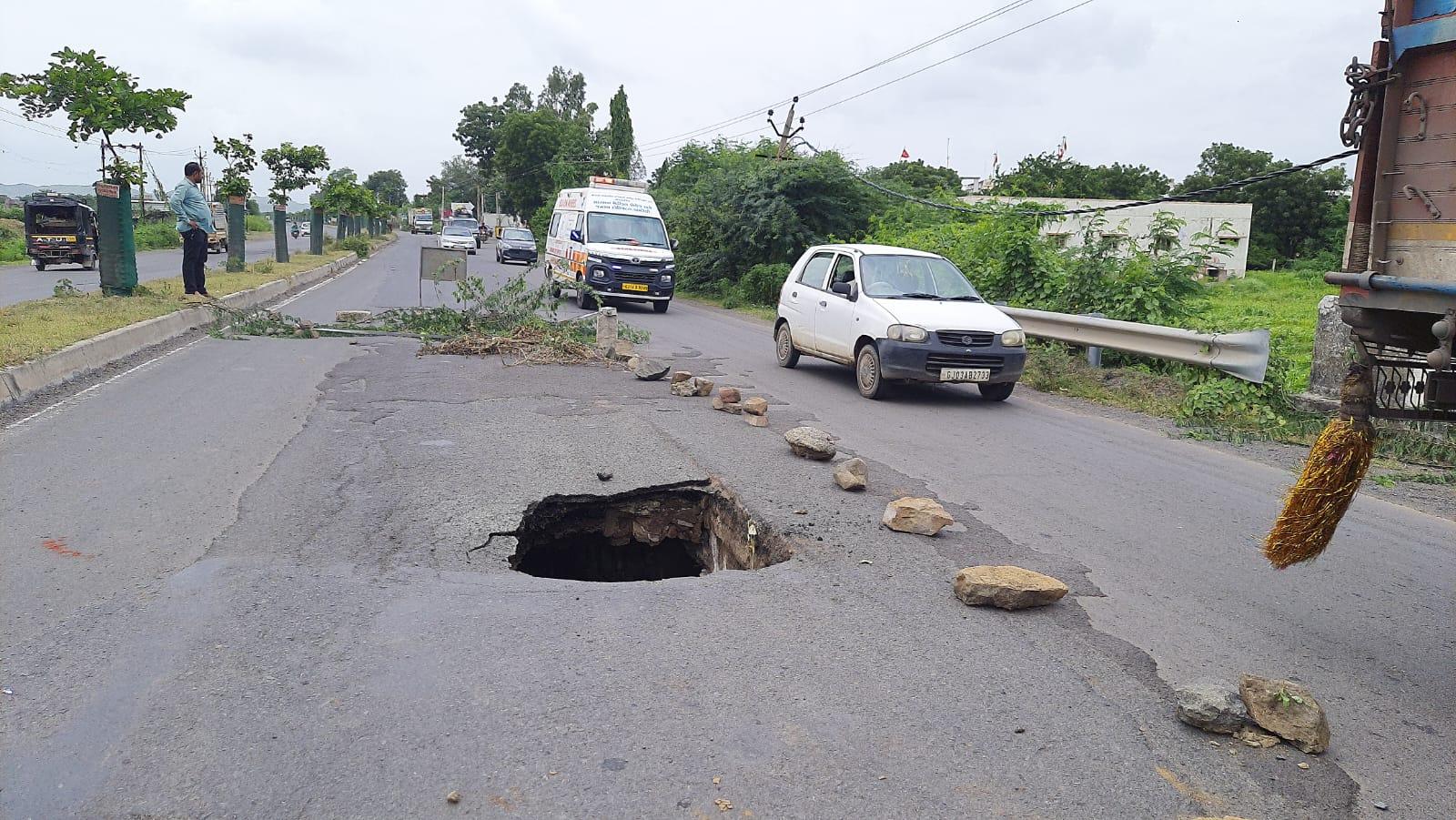 A gap will take innocent lives; A huge gap fell on the highway near Navagam at Sihor Bhavnagar