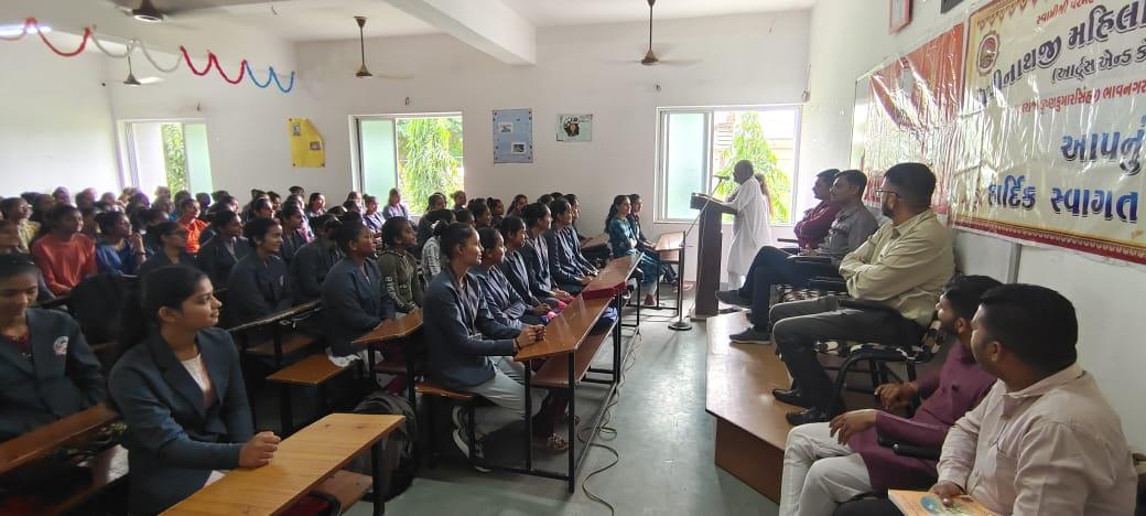Ankhad Bharat lecture garland program was organized by Hindu Jagran Manch at Sihore Gopinathji Women's College.