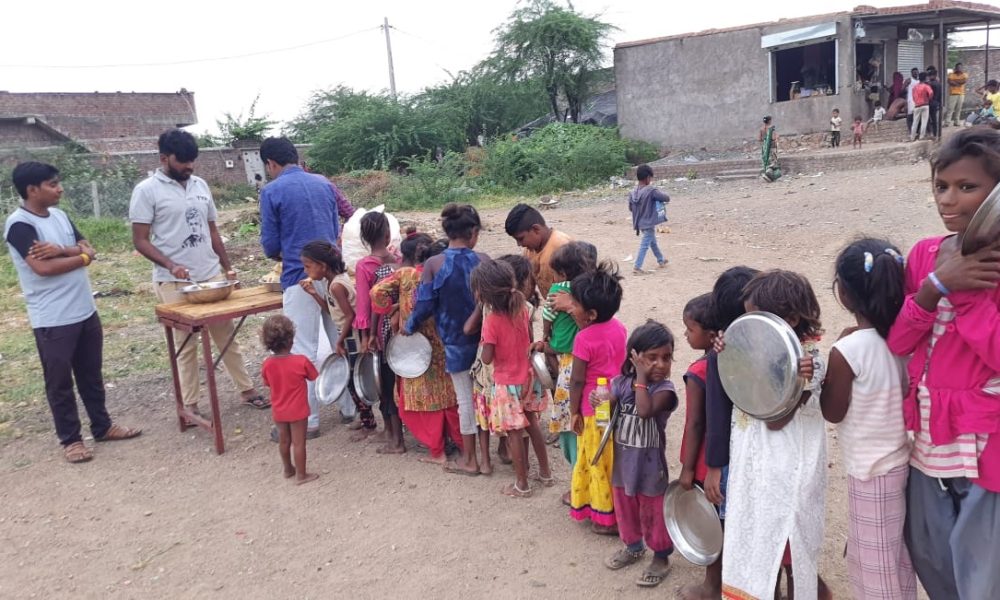 Bal Bhojan Prasad program by Sihore Yuva Yug Pravyan