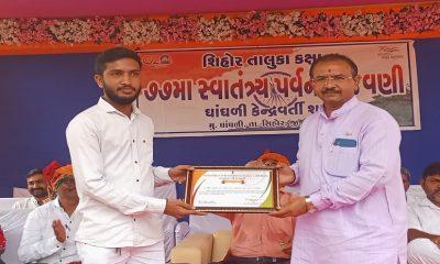 Honoring Jayakumar Makwana of Sanitary Department of Sihore Municipality - Honored on Independence Day