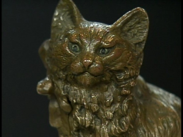 What is the secret hidden in this statue of a cat, which opened the fate of its owner, he got 400 times the money by selling it!