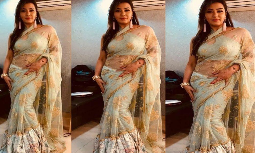 If you want to look beautiful on the festival, you can try this saree look by Shilpa Shinde